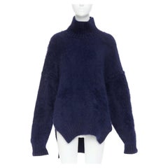 CELINE 2017 Sfilata: maglione oversize in angora morbida blu navy di Phoebe Philo, taglia M