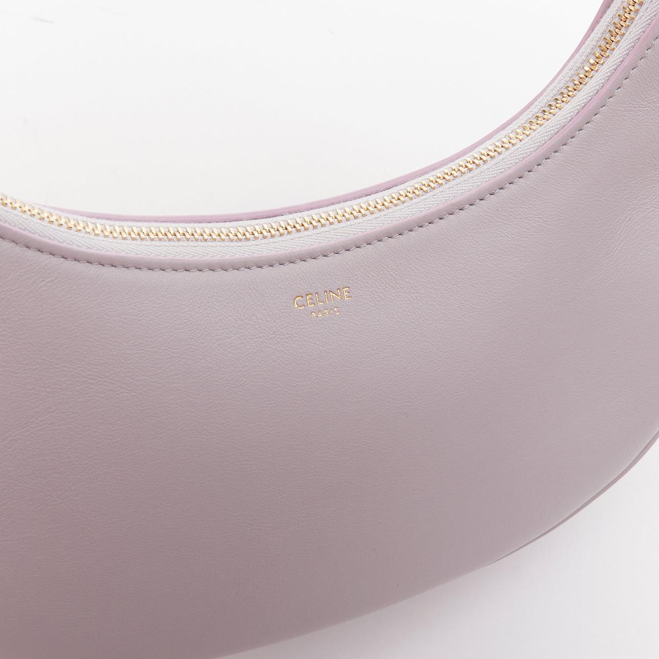 Celine 2021 Ava sac à bandoulière demi-lune en cuir de veau violet lavande en vente 1