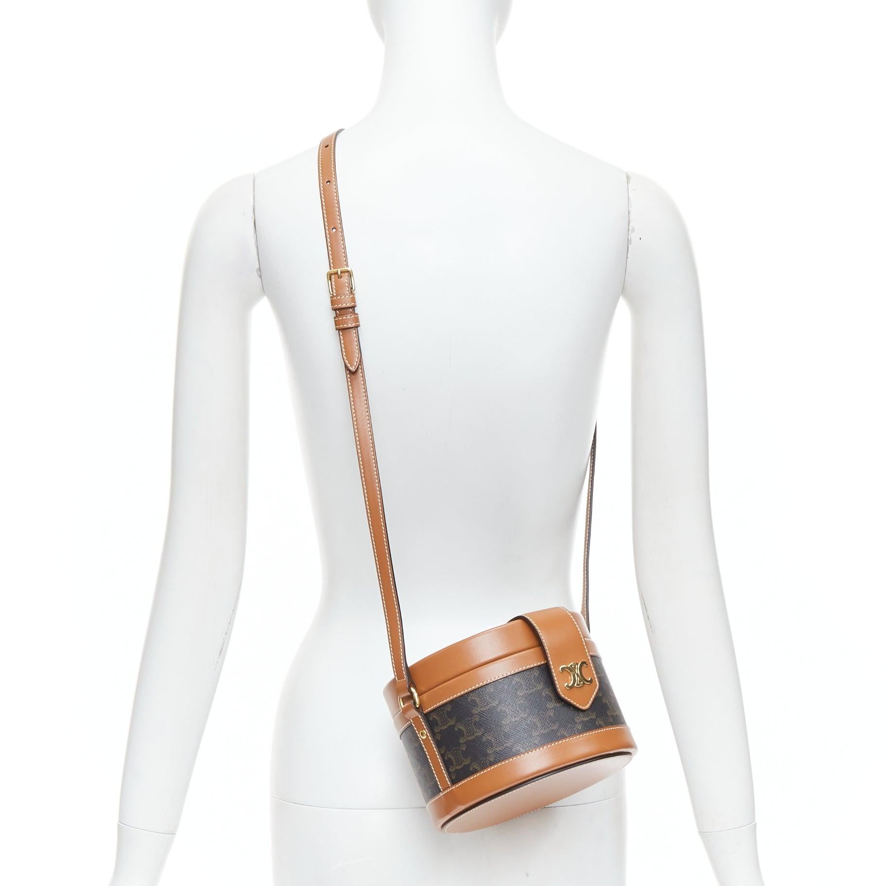 CELINE 2021 Tambour brown Triomphe crossbody circe bag Blackpink Lisa
Reference: KYCG/A00177
Brand: Celine
Designer: Hedi Slimane
Model: Tambour
Collection: SS2021 - Runway
As seen on: Blackpink Lisa
Material: Leather, Canvas
Color: Brown,