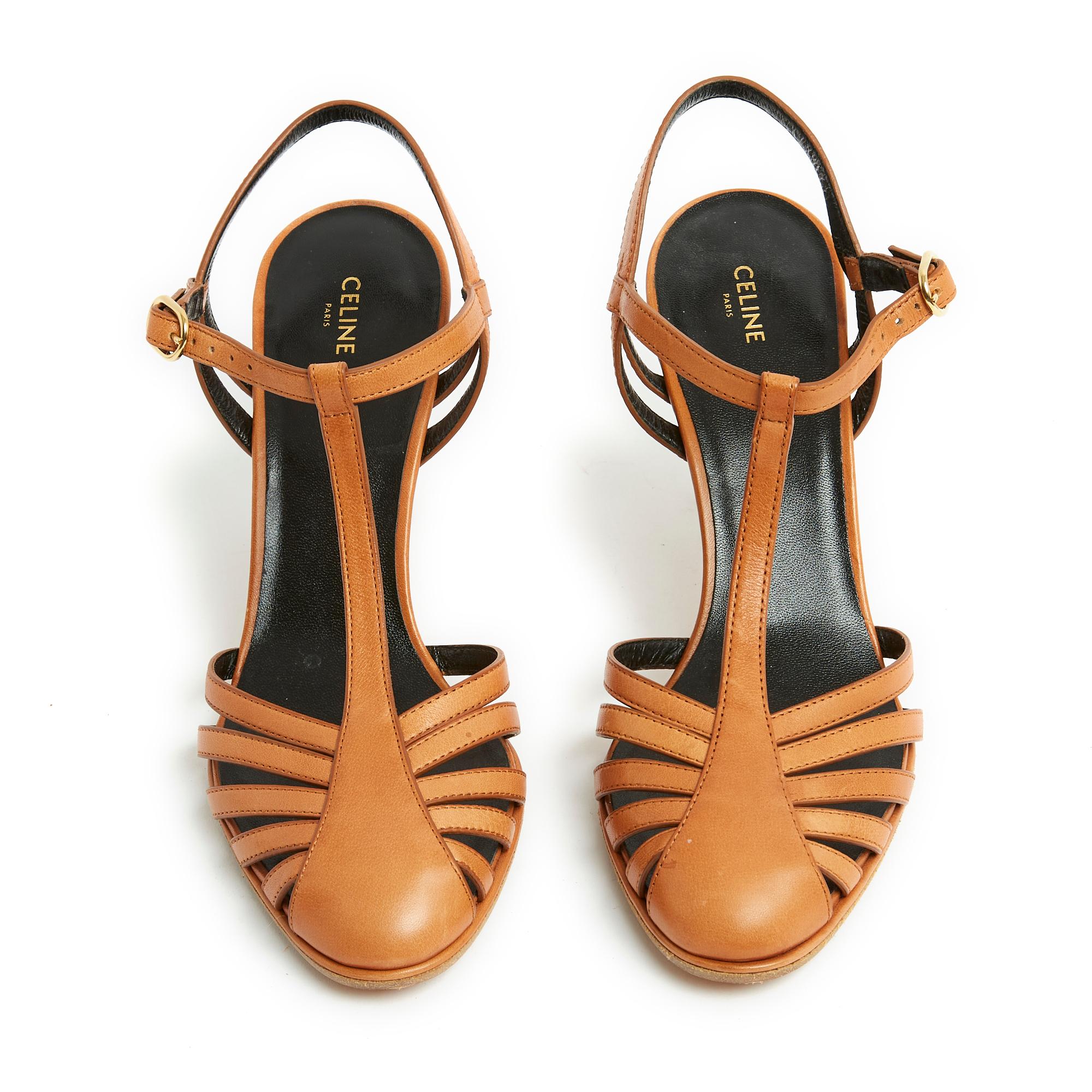 Celine pumps by Hedi Slimane Triomphe model sandals in tan-colored leather or natural leather with fine straps on the front of the foot and around the ankle, closed with a gold metal pin buckle, heel covered in leather. Size EU39 UK5.5 US7.5: heel