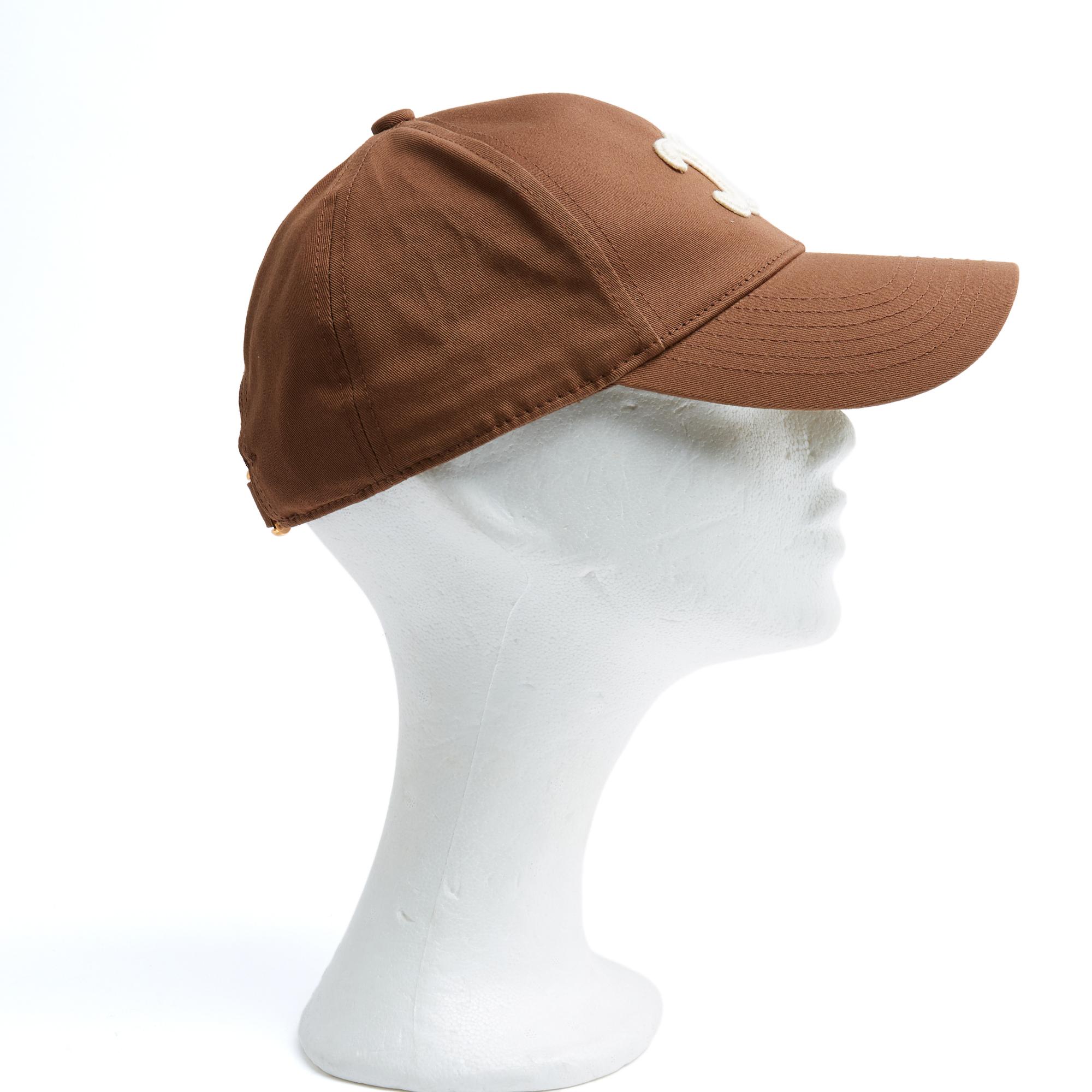 Celine 2024 collection Baseball cap in dark camel cotton gabardine, embroidered with a contrasting Triomphe patch. Adjustable size M, delivered in its original box.