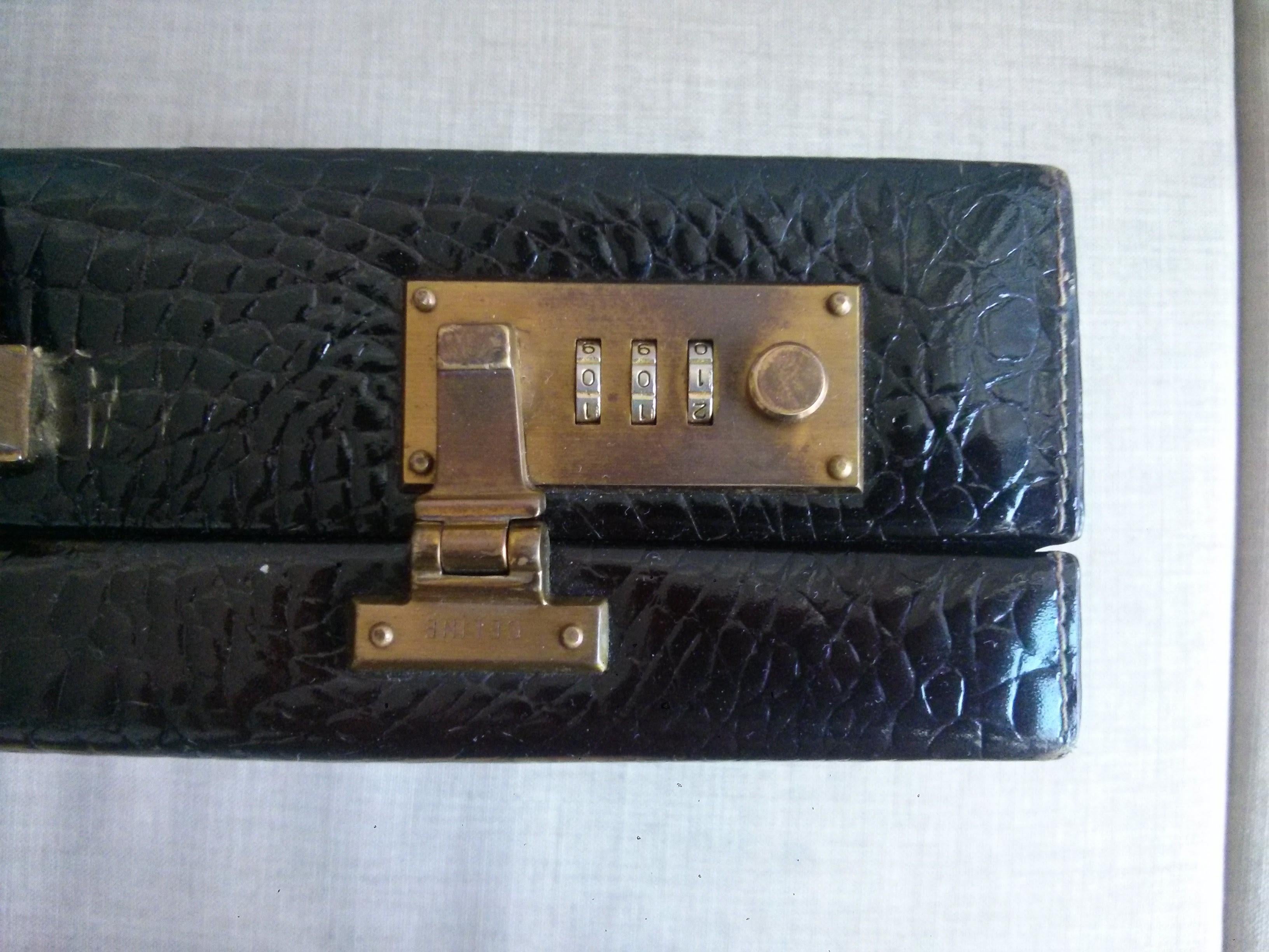 CÉLINE 24-hour Briefcase in Wild Burgundy Brown Crocodile Leather  In Good Condition For Sale In Somo (Santander), ES