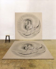 Alfombra Céline Alexandre Eclat de fieltro matizado natural, laca Jaie negra y resina