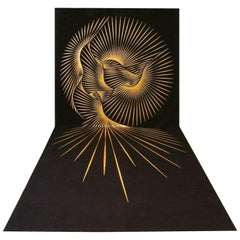 Tappeto Céline Alexandre Radiant in feltro nero e foglia d'oro su resina
