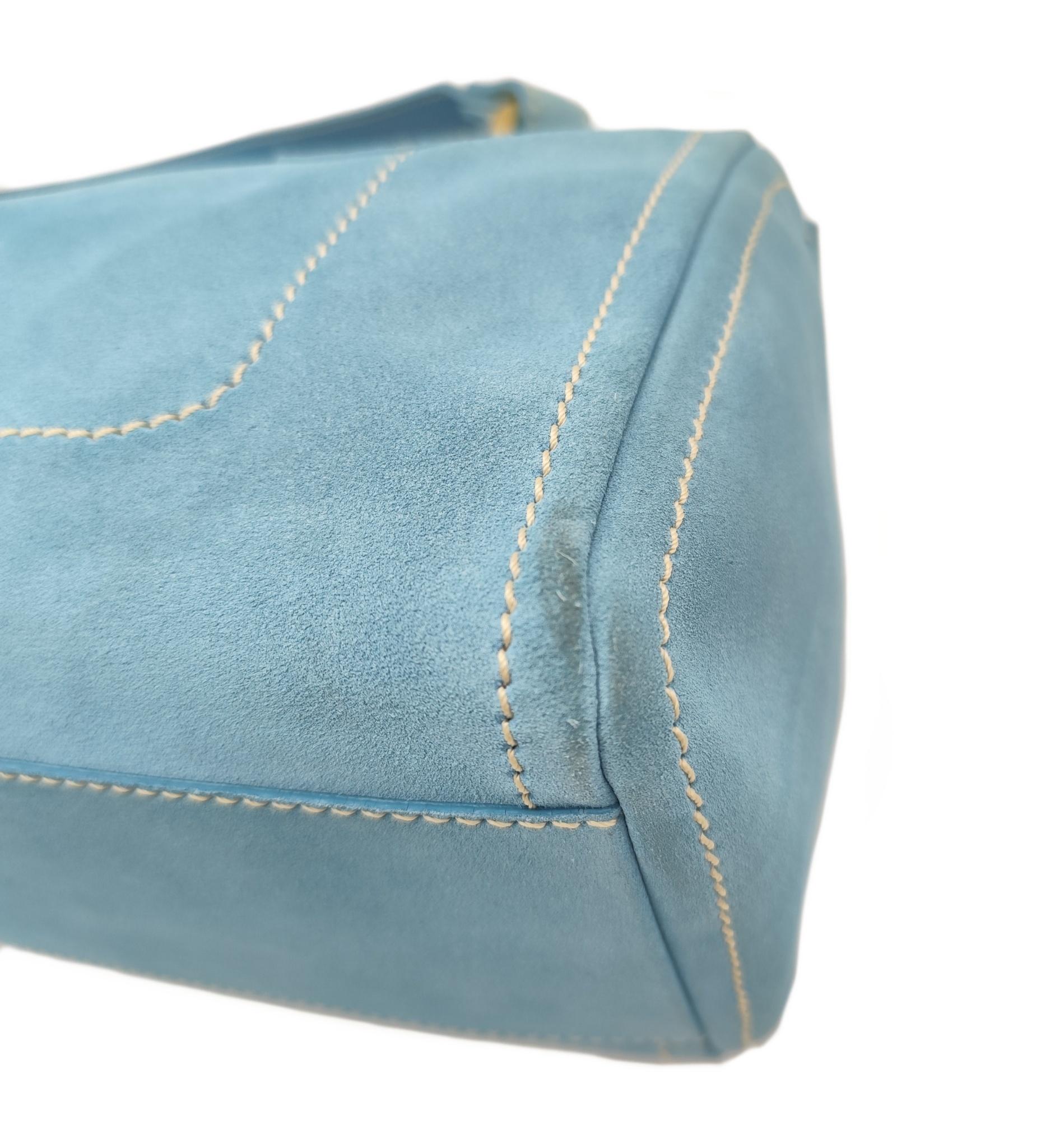 Sac bowling en daim bleu ciel de Celine en vente 7