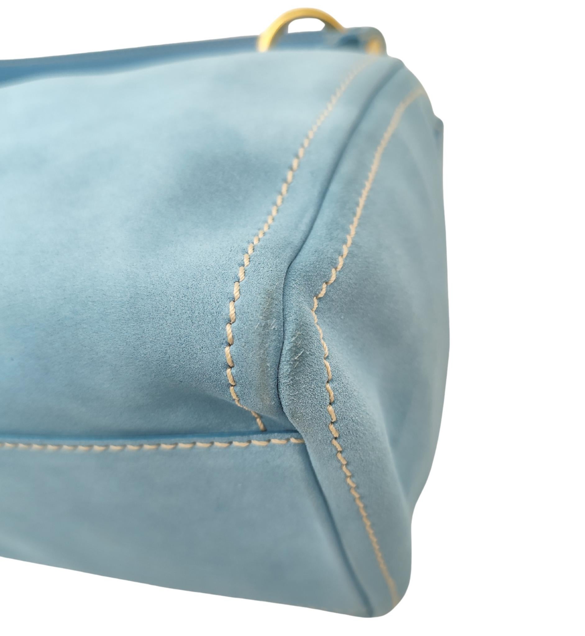 Sac bowling en daim bleu ciel de Celine en vente 8