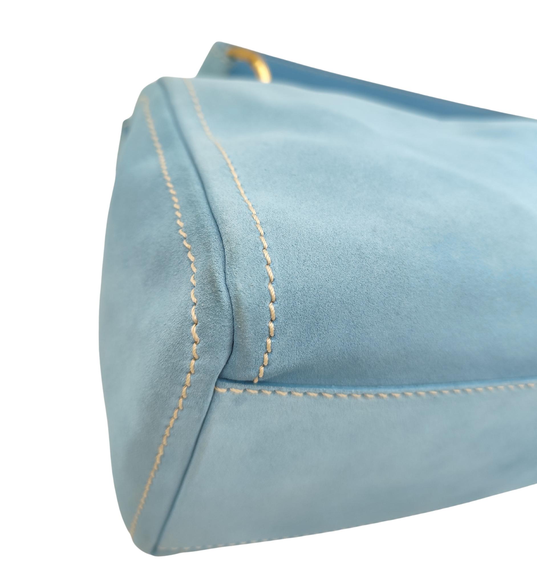 Sac bowling en daim bleu ciel de Celine en vente 9