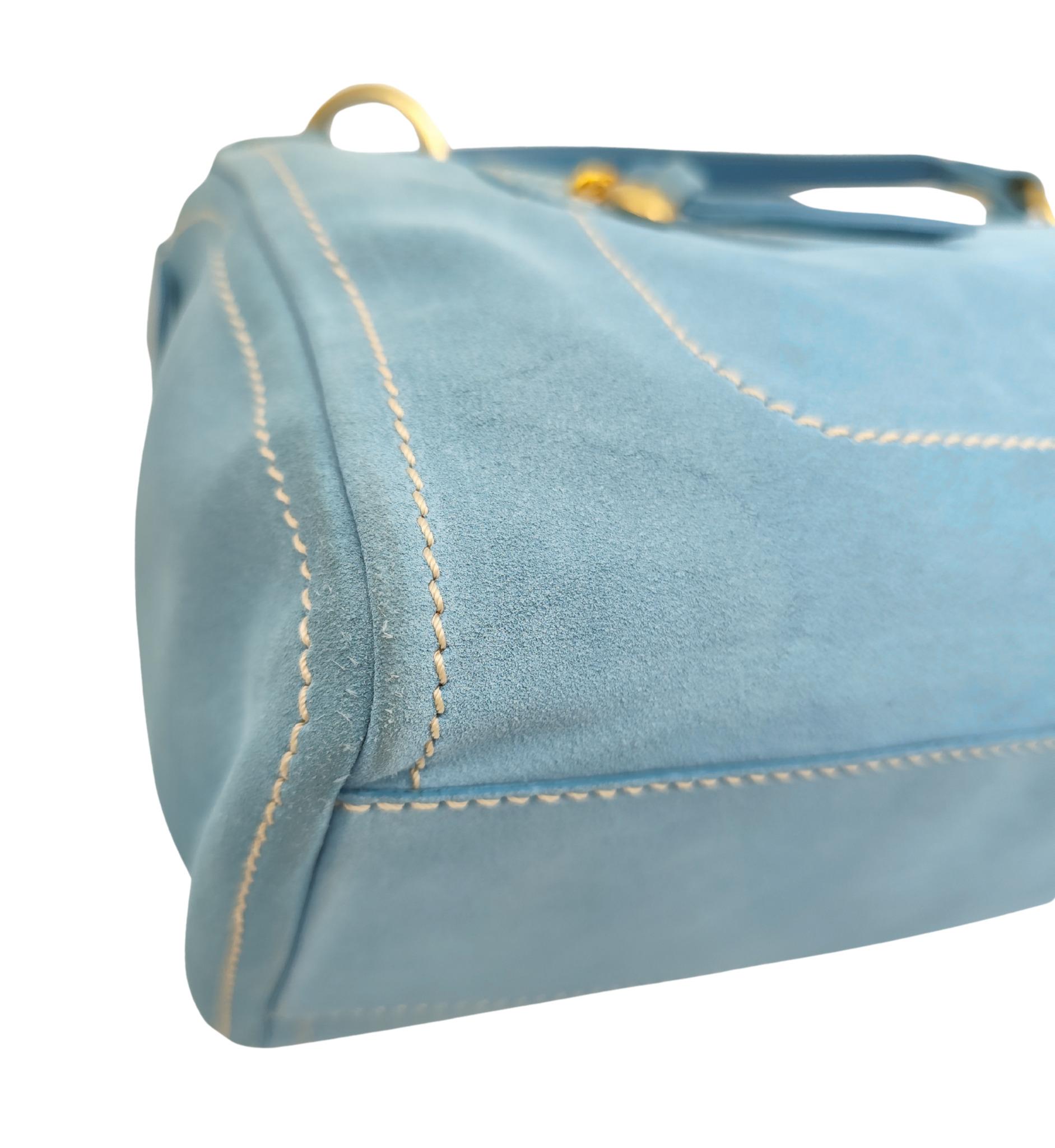 Sac bowling en daim bleu ciel de Celine en vente 10