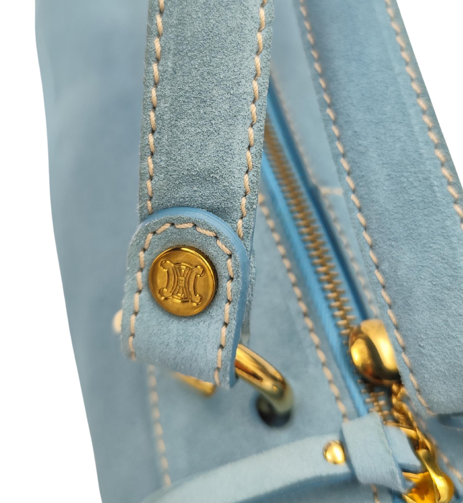 Sac bowling en daim bleu ciel de Celine en vente 3