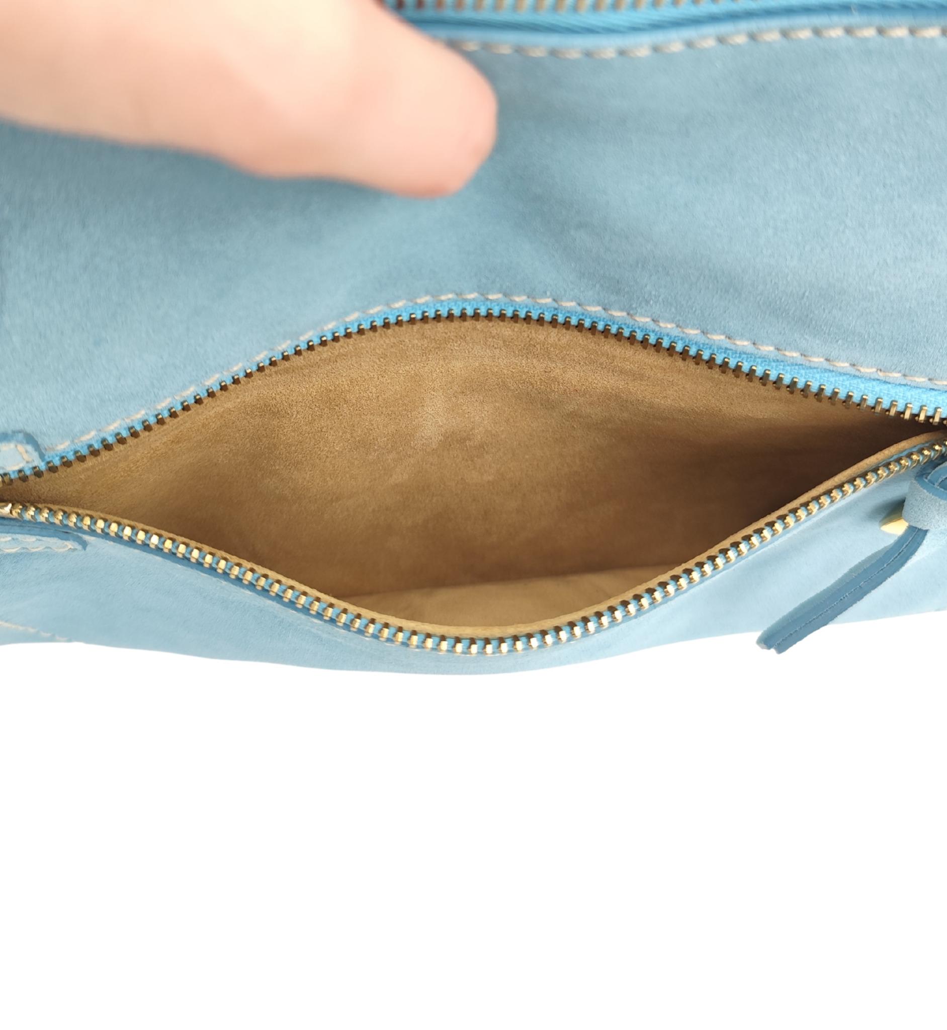 Sac bowling en daim bleu ciel de Celine en vente 4