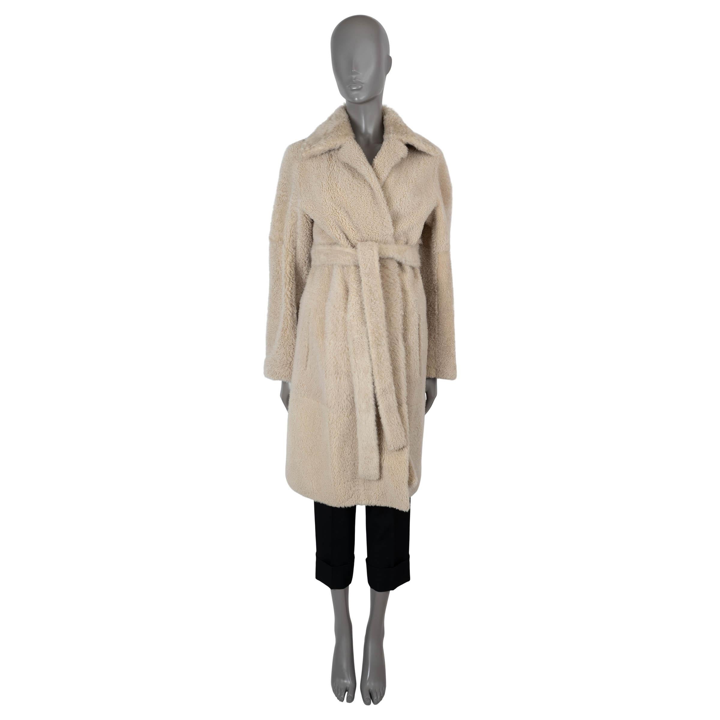 CELINE beige 2018 BELTED SHEARLING Coat Jacket 36 XS In Excellent Condition For Sale In Zürich, CH