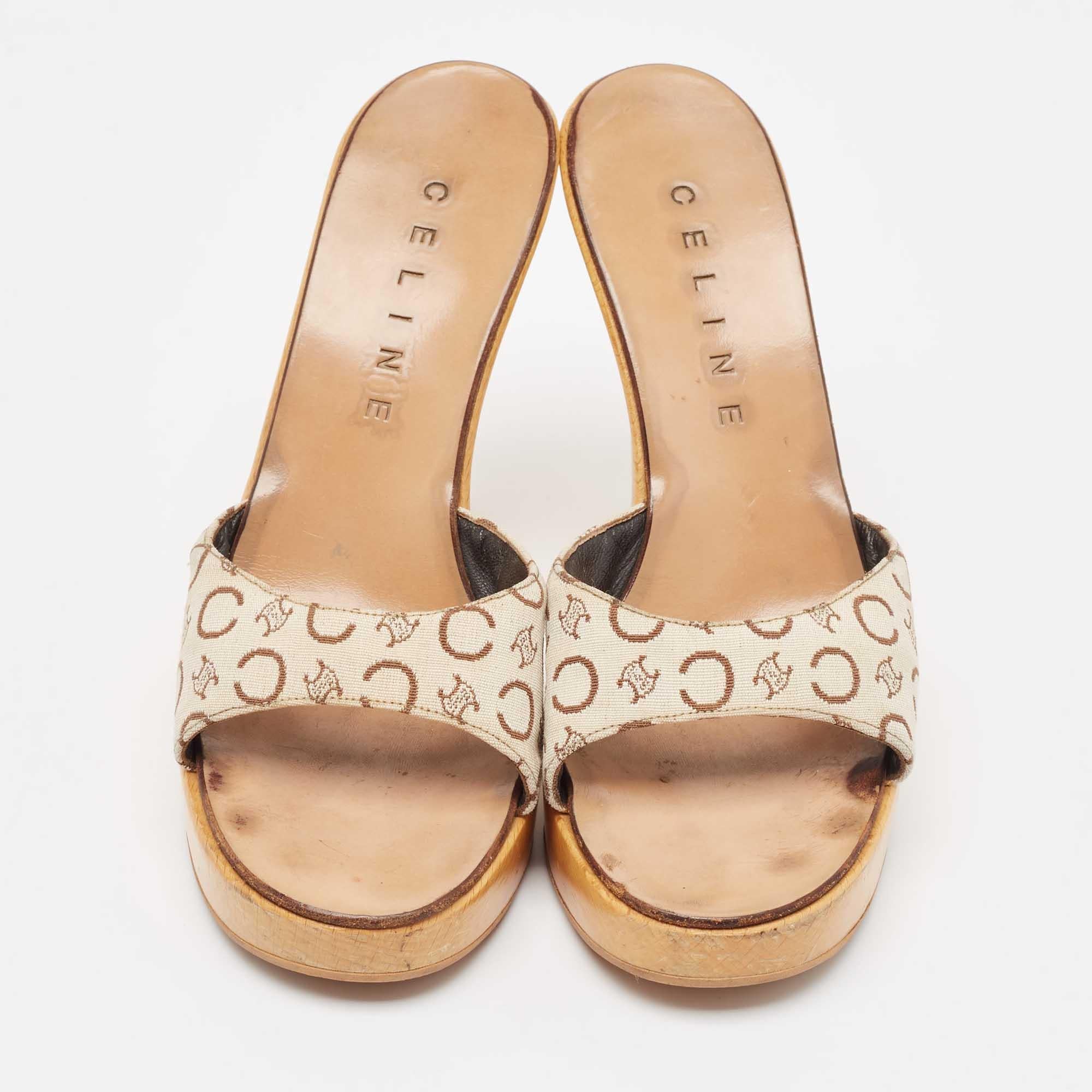 Celine Beige/Brown Logo Print Canvas Platform Slide Sandals Size 37 Bon état - En vente à Dubai, Al Qouz 2