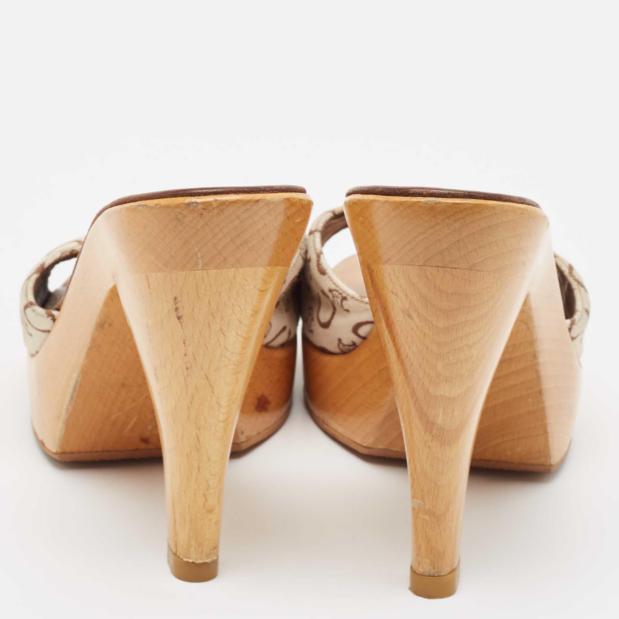 Celine Beige/Brown Logo Print Canvas Platform Slide Sandals Size 37 en vente 1