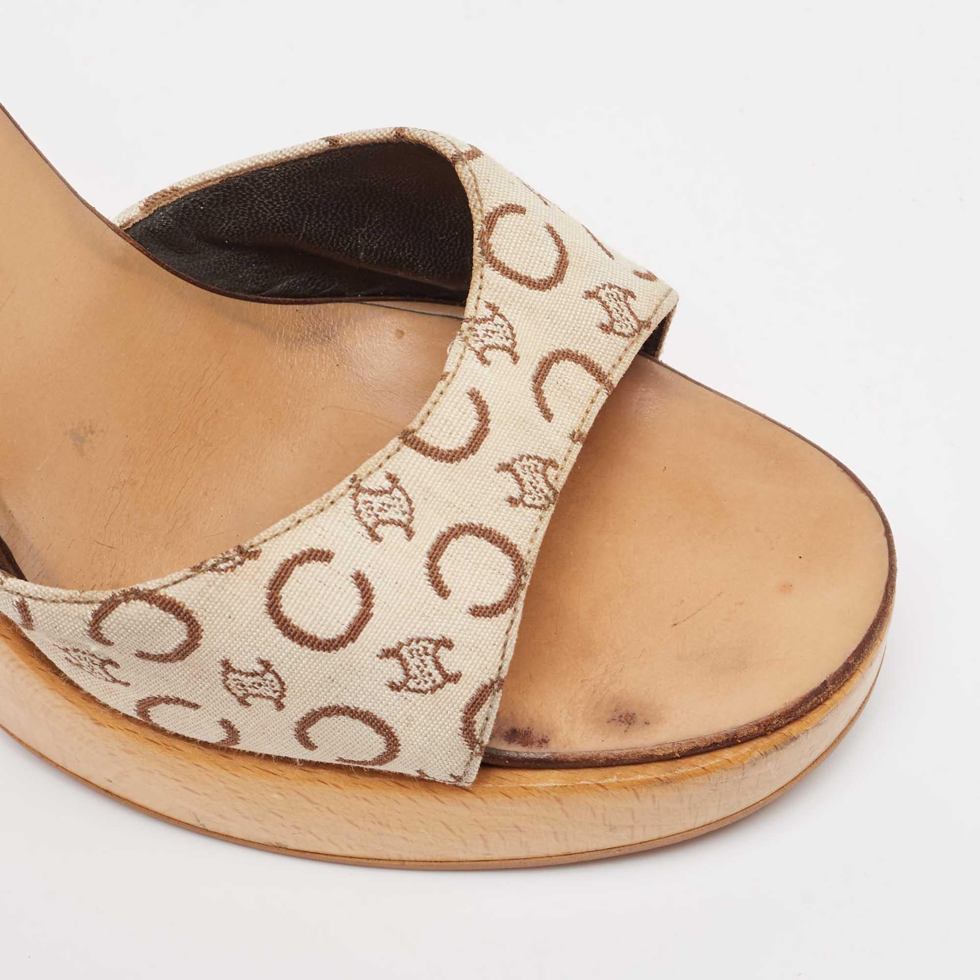 Celine Beige/Brown Logo Print Canvas Platform Slide Sandals Size 37 en vente 3