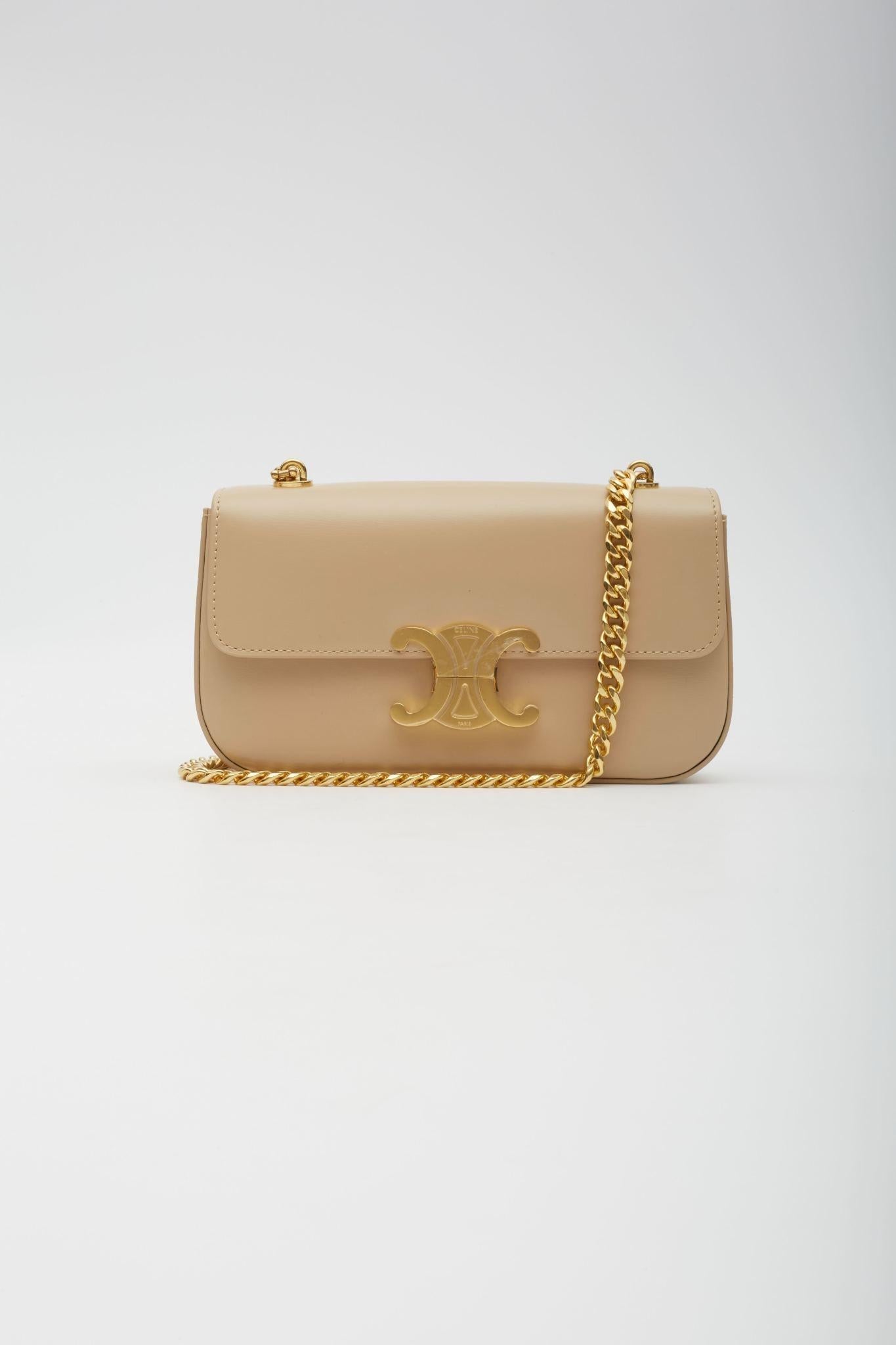 Celine Beige Calfskin Chain Triomphe Shoulder Bag In Excellent Condition For Sale In Montreal, Quebec