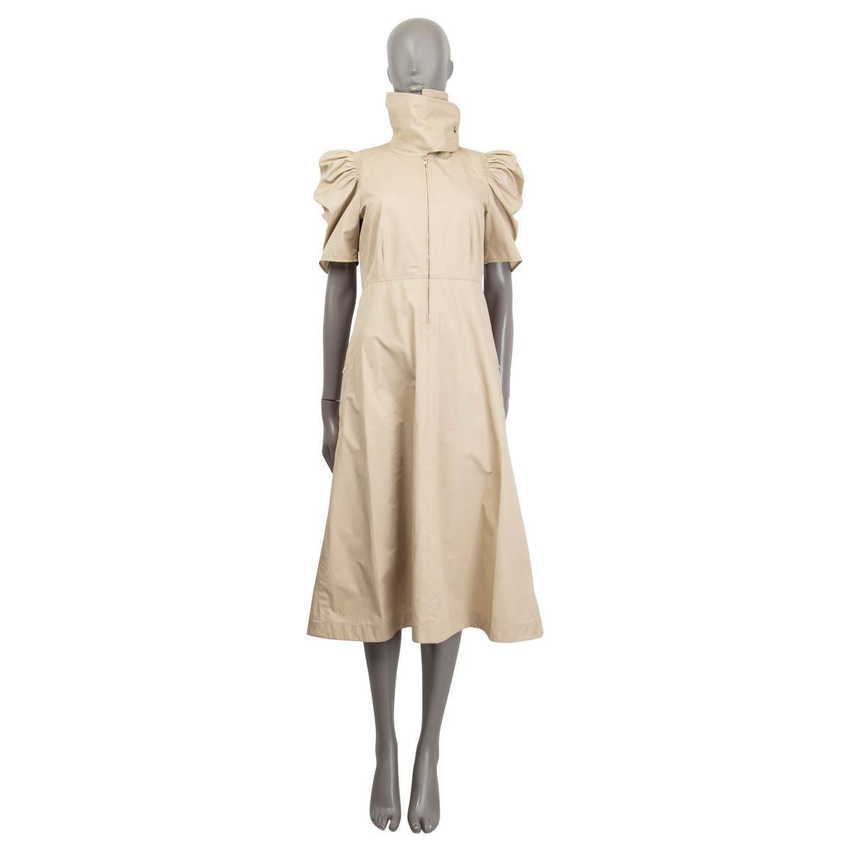 100% authentic Céline poplin dress in sand cotton (100%). Features short puff sleeves, a high neck and two zip pockets at the side. Opens with a zipper at the front and a button at the neck. Semi-lined in sand silk (100%). Brand new, with