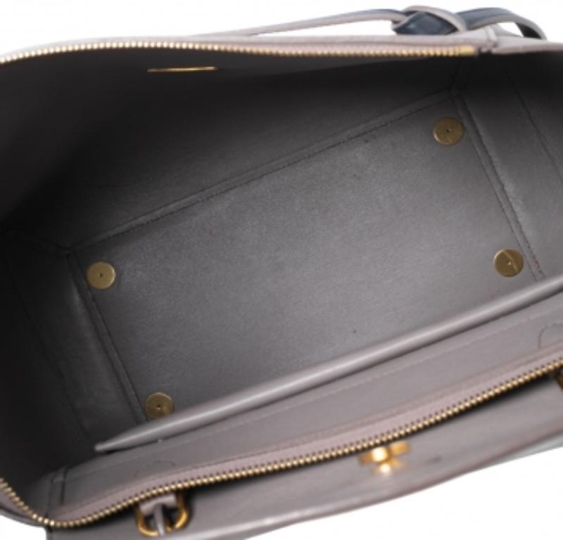 Beige/Navy Blaue Leder-Mini-Gürteltasche von Celine mit Griff oben Damen im Angebot