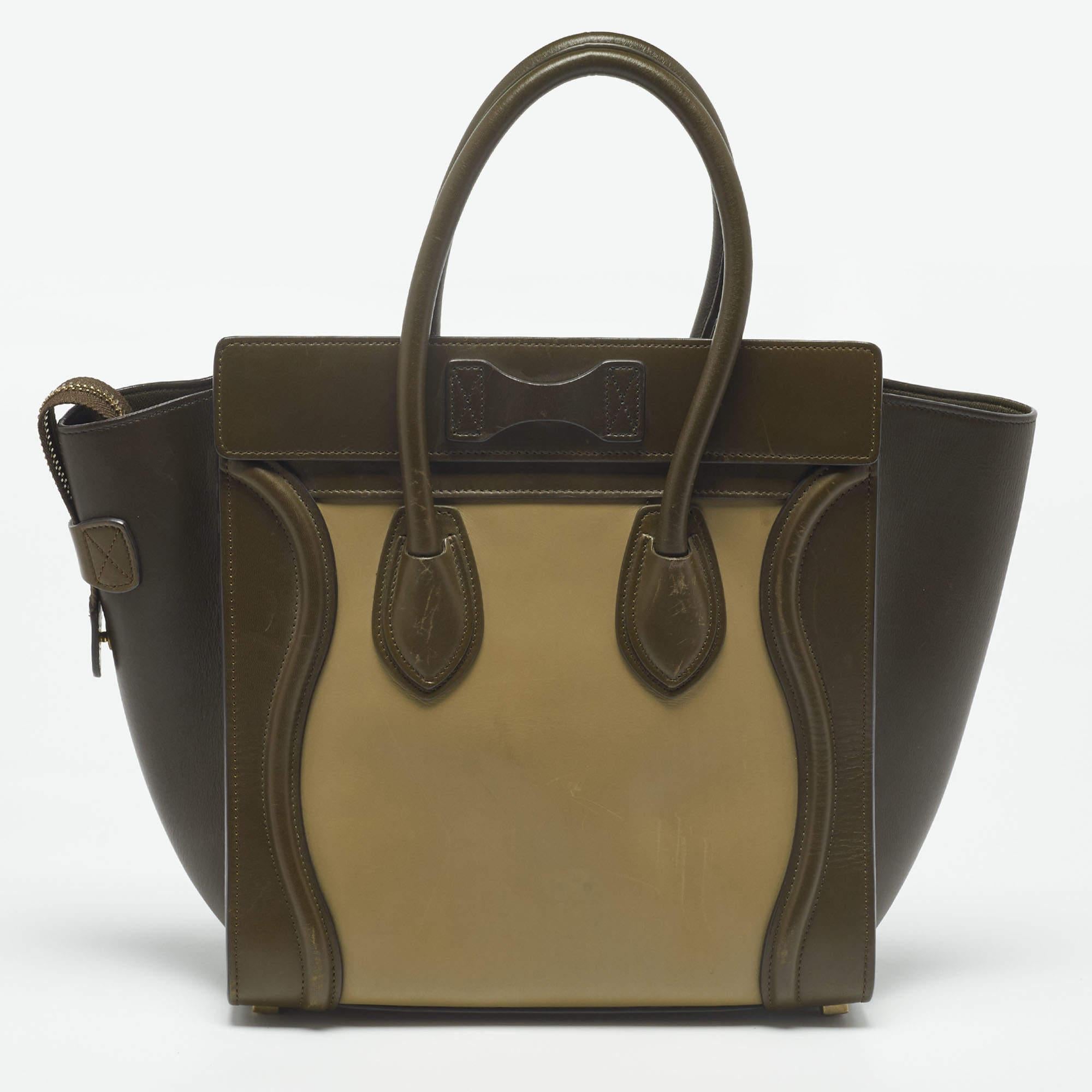 Striking a beautiful balance between essentiality and opulence, this tote from the House of Celine ensures that your handbag requirements are taken care of. It is equipped with practical features for all-day ease.

Includes: Original Dustbag
CELINE