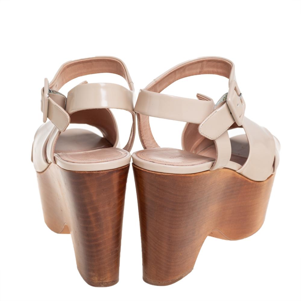 Celine Beige Patent Leather Platform Wedge Sandals Size 38.5 In Good Condition In Dubai, Al Qouz 2