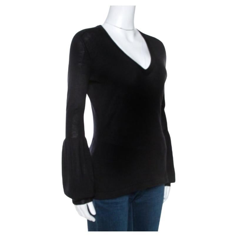 This stylish top from Celine will carry you through seasons effortlessly. It is classy, sophisticated and timeless. Crafted from 100% cashmere, it comes in black and is perfect for a host of occasions. It is styled with a v-neck and long sleeves