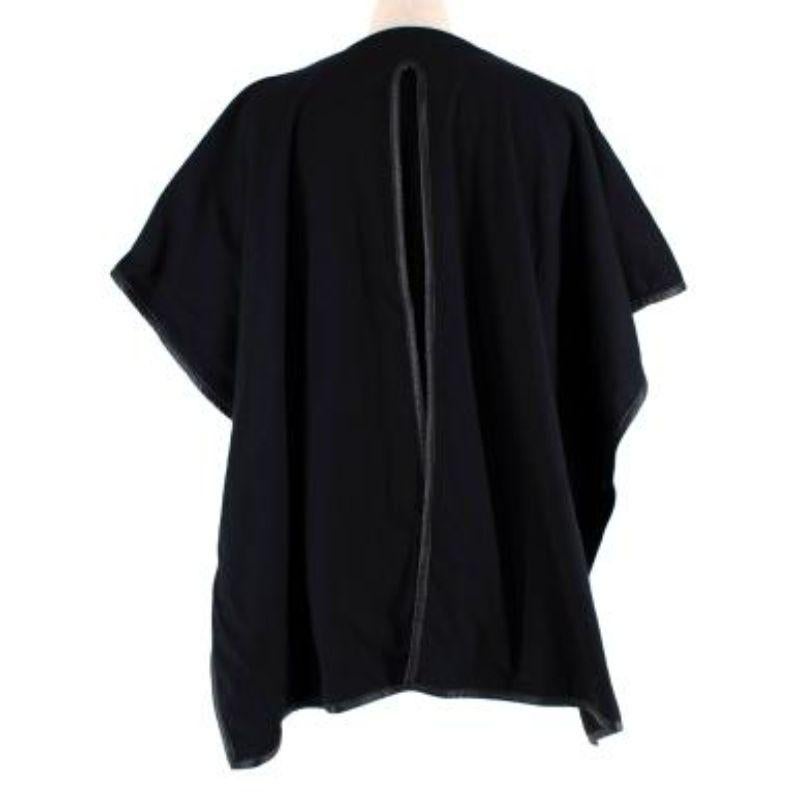 Celine black cotton cape-back T-shirt

- Soft, black cotton body 
- Cape detail split back 
- Leather trim 
- Crew neck
- Short sleeves 
- Loose fit 
- Phoebe Philo era Celine 

Material:
100% Cotton 

Made in Italy 

Dry clean only 

PLEASE NOTE,