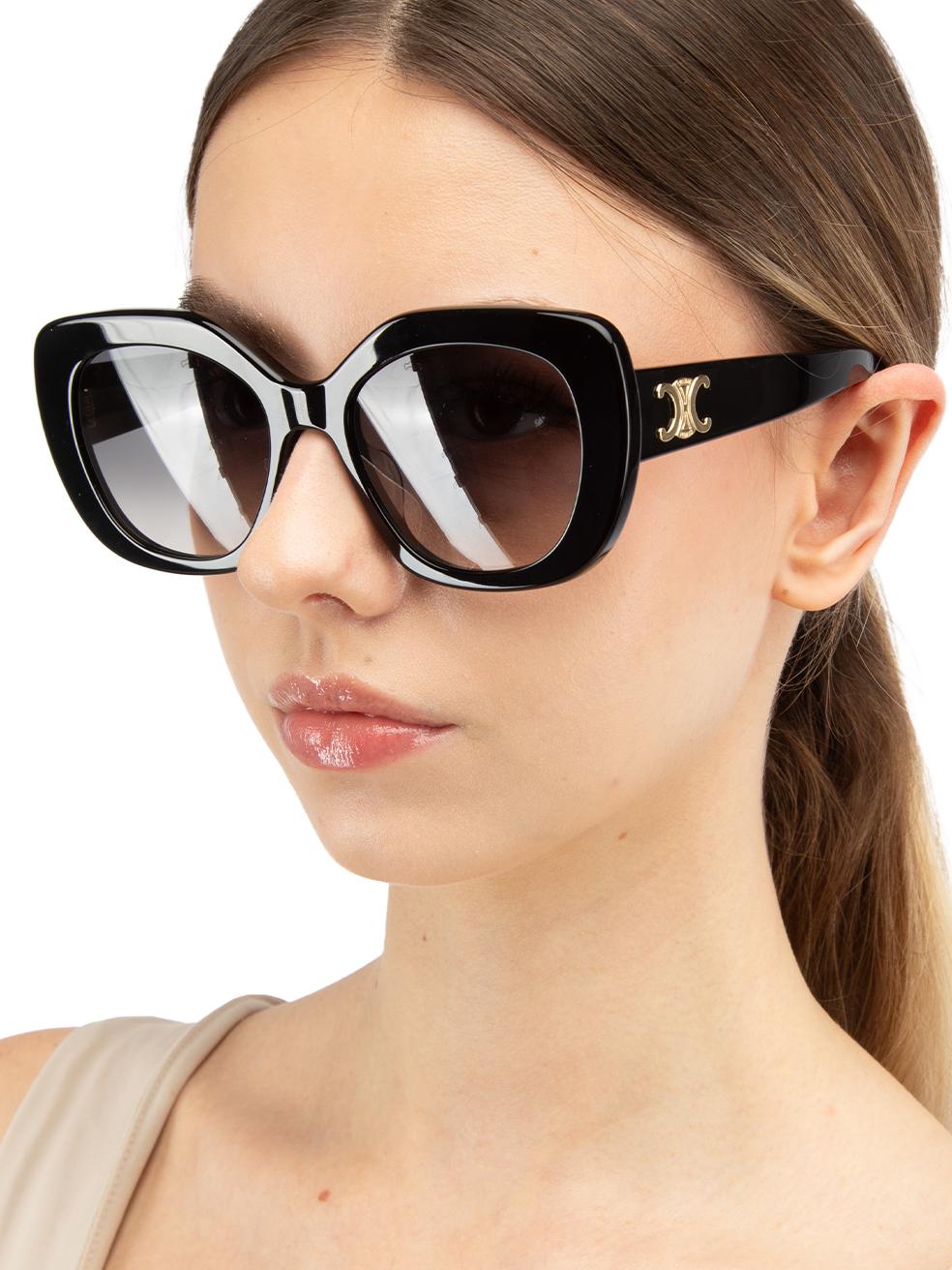 CONDITION is New with tags on this brand new Céline designer item. This item comes with original packaging.
 
 
 
 Details
 
 
 SS24
 
 Model: CL40226U
 
 Black
 
 Acetate
 
 Butterfly eye sunglasses
 
 Gradient Brown lenses
 
 Triomphe logo on