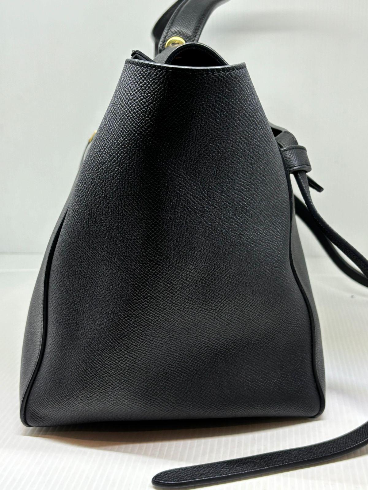 Celine belt bag in size small in black grained leather. Size 30 x 25 x 18 cm which is the bigger size model. This model does not come with longer strap, only top handle. Could be worn as a shoulder bag. Supple leather with suede lining. Faint marks