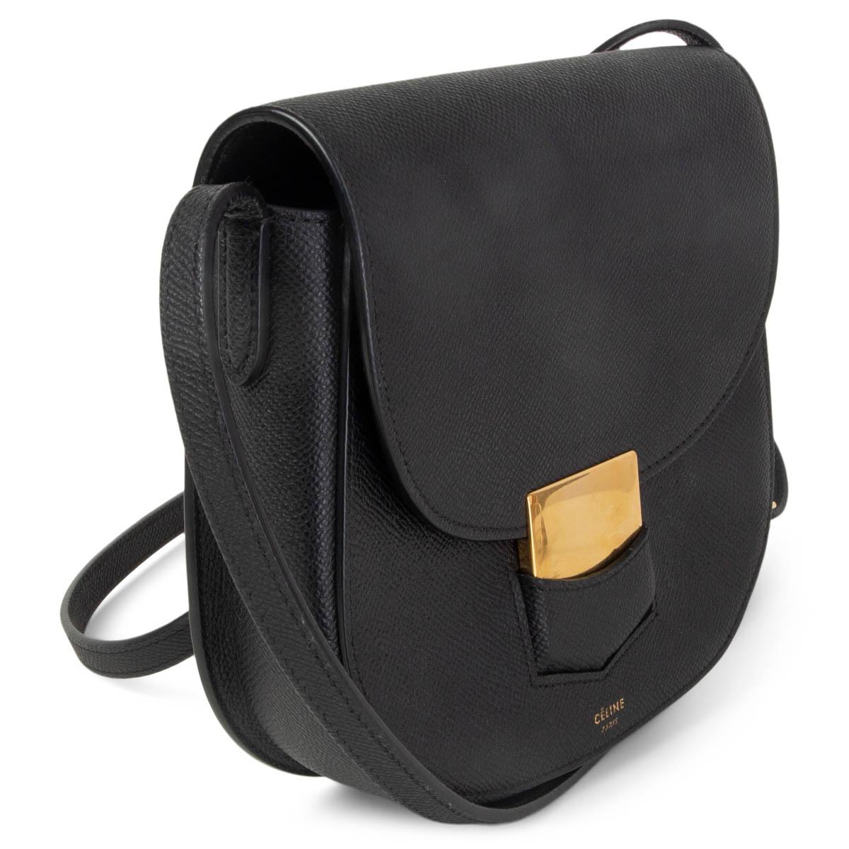 100% authentic Céline Small Trotteur shoulder bag in black grained leather with gold-tone metal closure and a patch pocket at the back. Lined in smooth lambskin with one open pocket against the back. Has been carried with some faint scratches on the