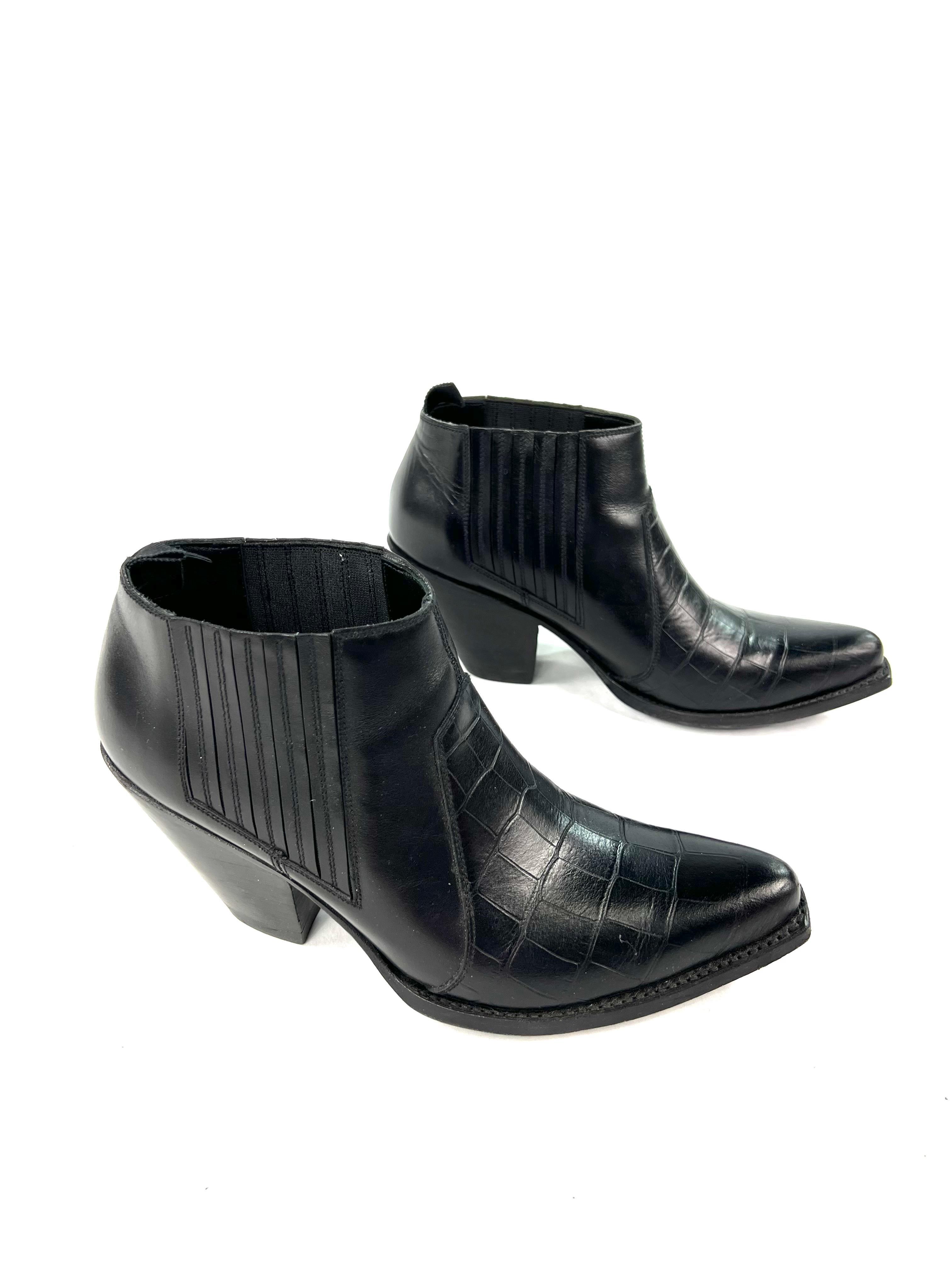 Celine Black Leather Bootie, Size 38 In Excellent Condition For Sale In Beverly Hills, CA