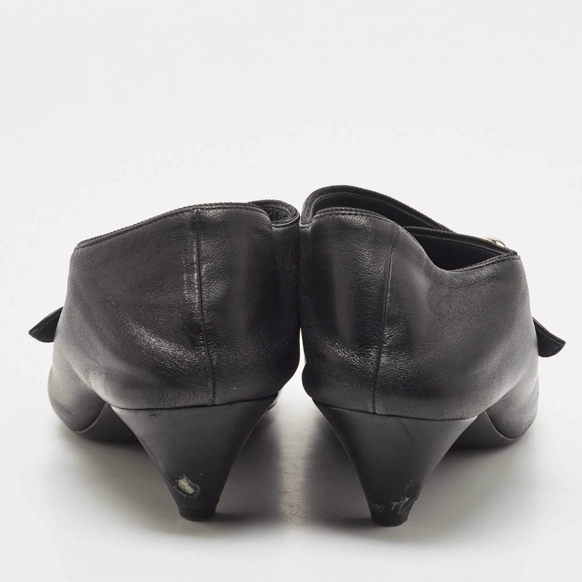 Celine Black Leather Buckle Detail Pointed Toe Booties Size 36 In Good Condition For Sale In Dubai, Al Qouz 2