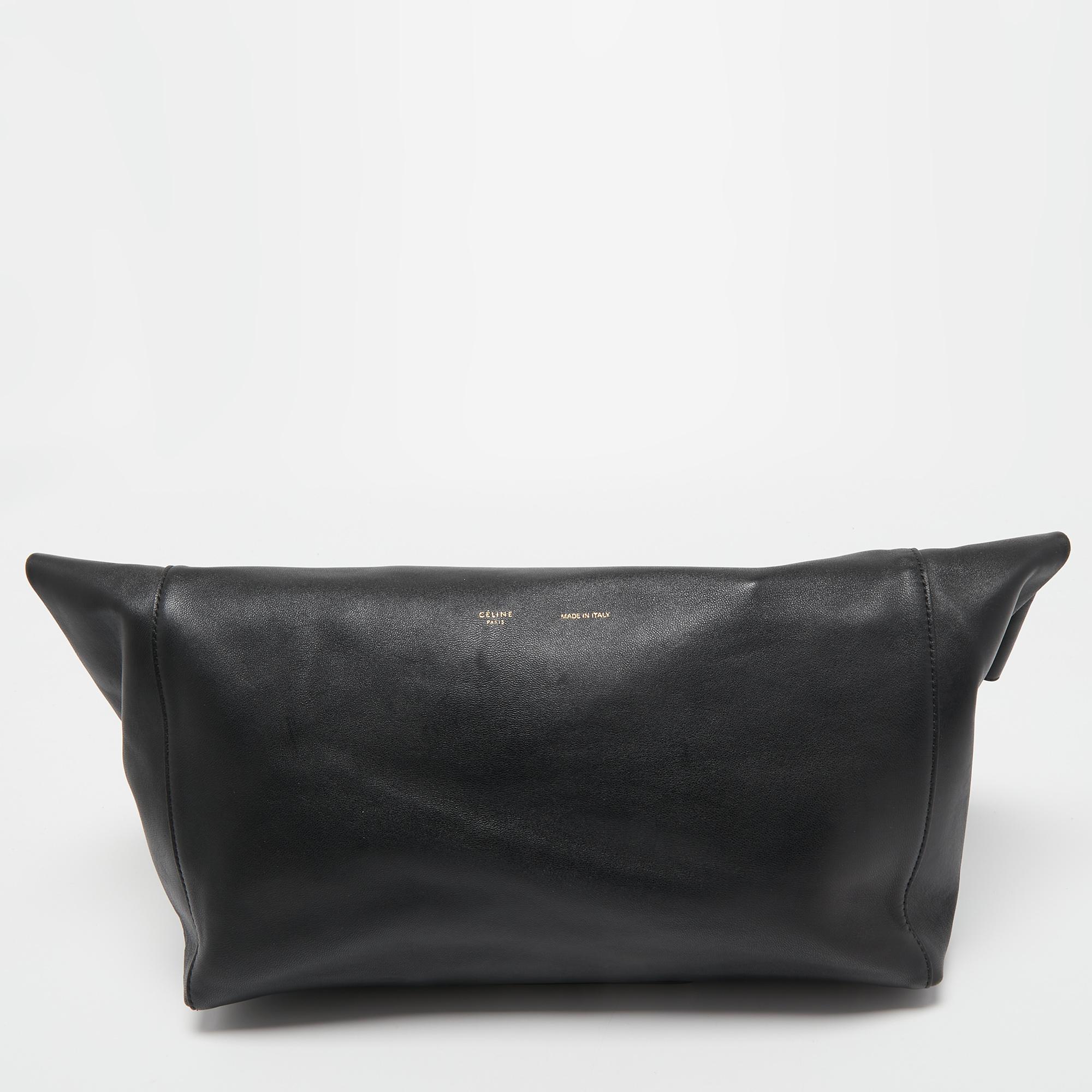 Made of smooth leather, this clutch from Celine has a functional silhouette and an understated charm for versatile styling. It is designed with a fold-over top, a spacious interior, and a metal bar.

