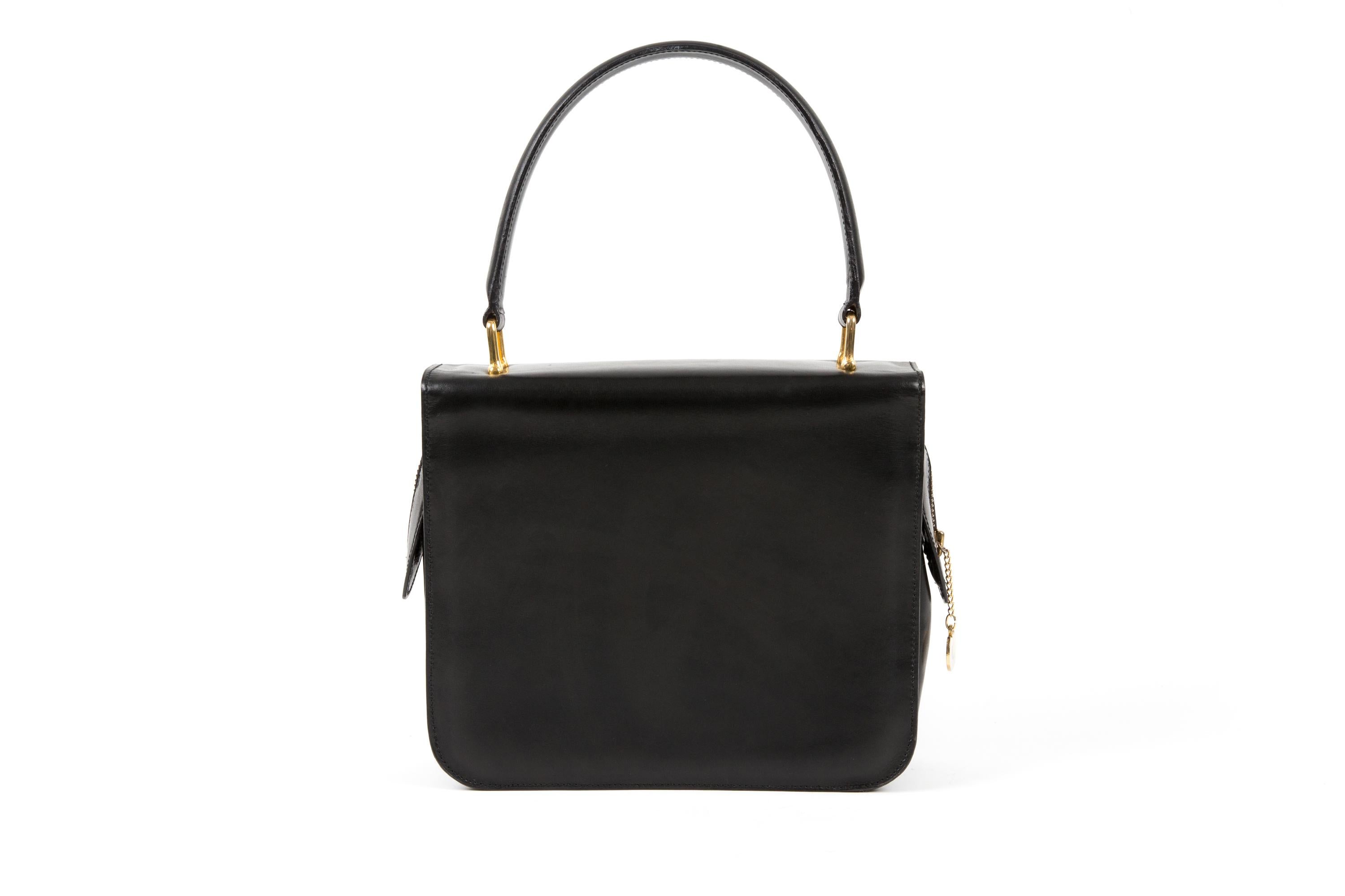 Celine Black Leather Caleche Hand Bag In Good Condition For Sale In Paris, FR