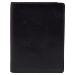 Portefeuille compact en cuir noir de Celine