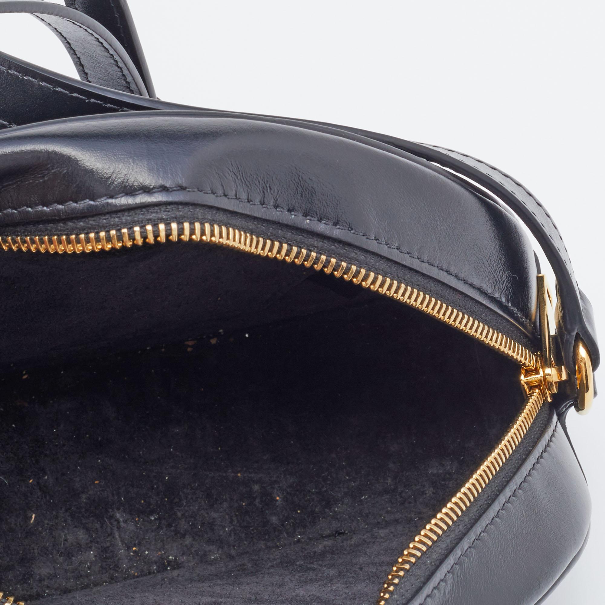 Celine Black Leather Cuir Triomphe Oval Crossbody Bag In Good Condition In Dubai, Al Qouz 2