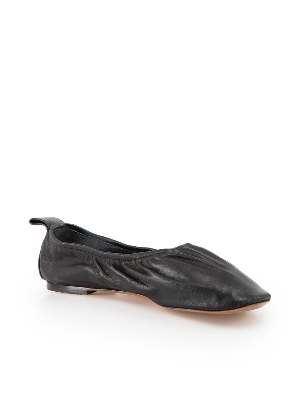 CONDITION is Good. General wear to flats is evident. Moderate signs of wear where abrasions and pilling to leather is evident to on tip and back of heel on both shoes on this used Celine designer resale item.
 
Details
Black
Leather
Ballet