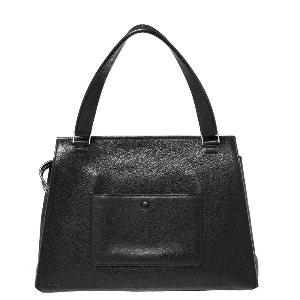 This Celine Edge bag is not only visually magnificent but also functional. It has been crafted from leather and styled with a silhouette that is classy and posh. The black bag has a top handle and a top zipper that reveals a spacious interior. The