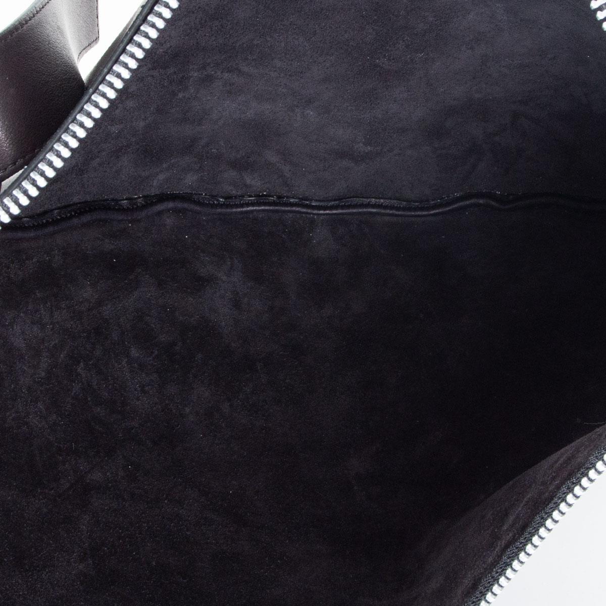 CELINE black leather MEDIUM SWING Shoulder Bag In Good Condition In Zürich, CH