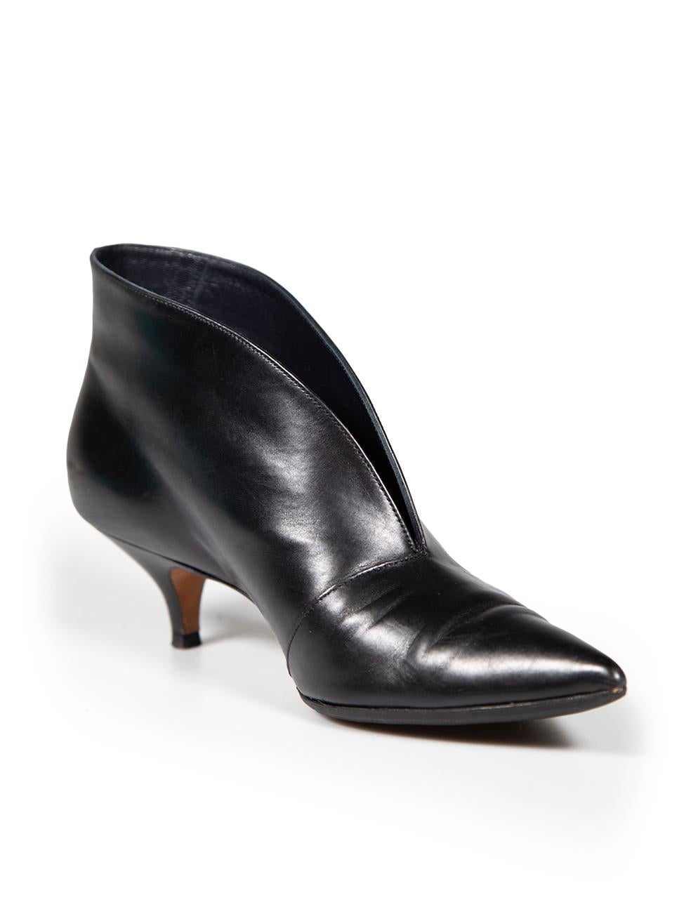 CONDITION is Very good. Minimal wear to heels is evident. These heels have been re-soled, there are scratches to the leather of the inside heel and pointed toe tip on this used Céline designer resale item. These shoes have been resoled.
 
 
 
