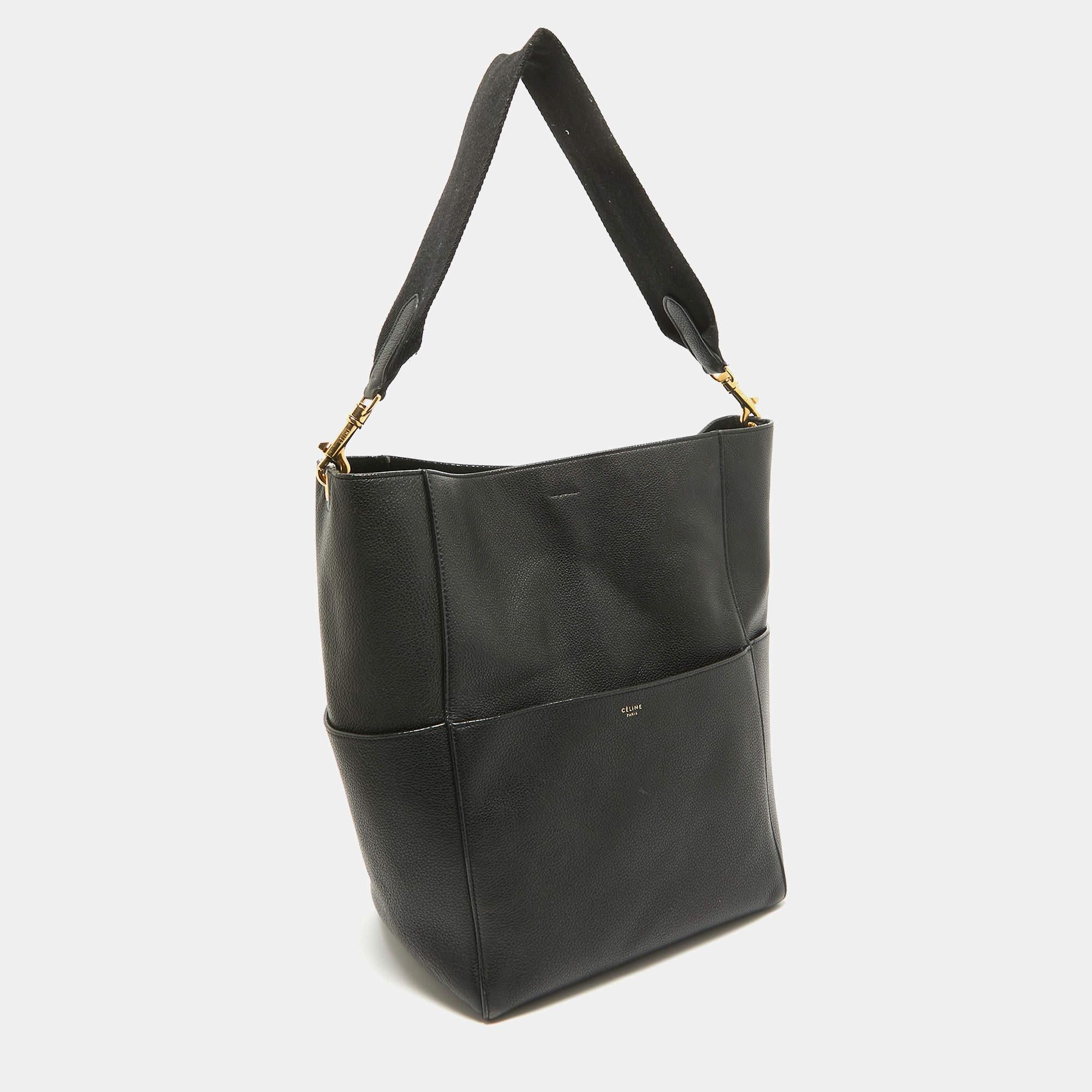 Celine Black Leather Sangle Bucket Bag In Good Condition In Dubai, Al Qouz 2