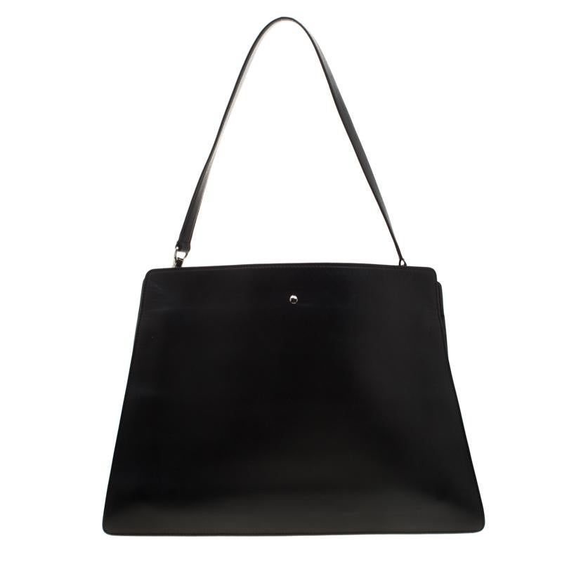 Flaunt this beautiful Celine bag wherever you go and you will surely receive admiring glances. The bag has a structured shape and is crafted from black leather. The suede lined interior houses a zipped compartment and is secured by a loop closure.