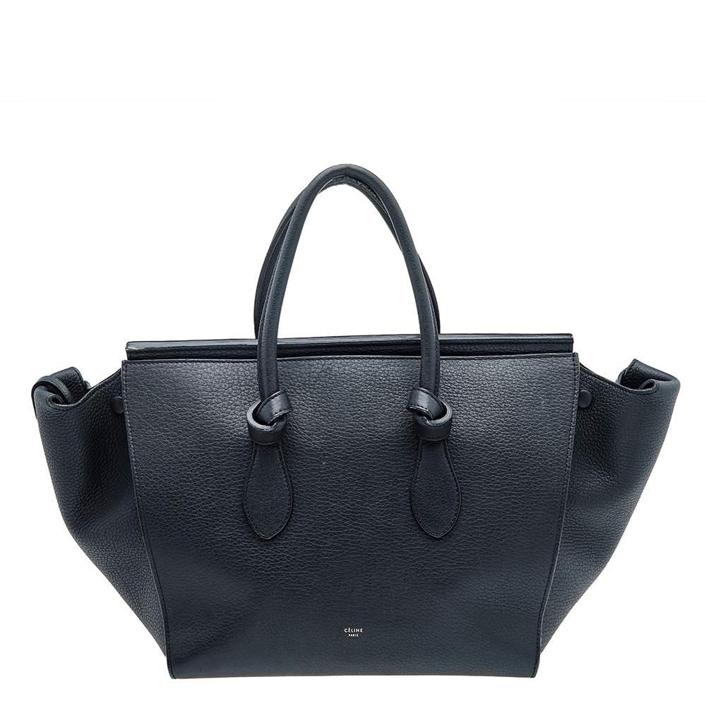 This Tie tote is absolutely a must-have for your luxury collection. The House of Celine brings us this Tie tote that will make you look classy! It is made from black leather, with gold hardware elevating its beauty. It is completed with dual sturdy
