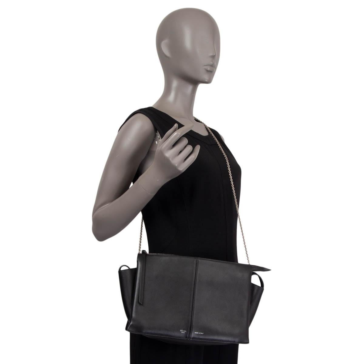 CELINE black leather TRIFOLD Clutch on Chain Bag In Excellent Condition In Zürich, CH