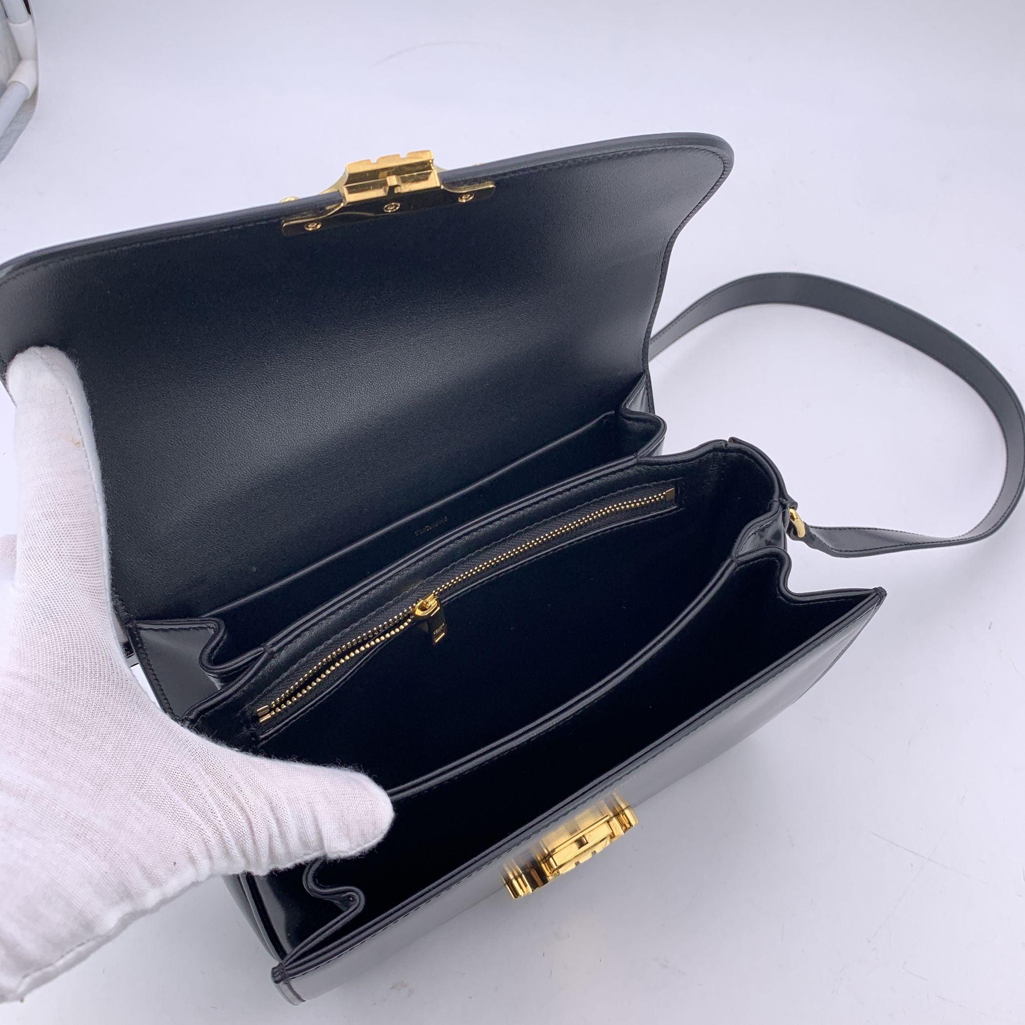 Donna Celine Borsa a tracolla media Triomphe Classique in pelle nera in vendita