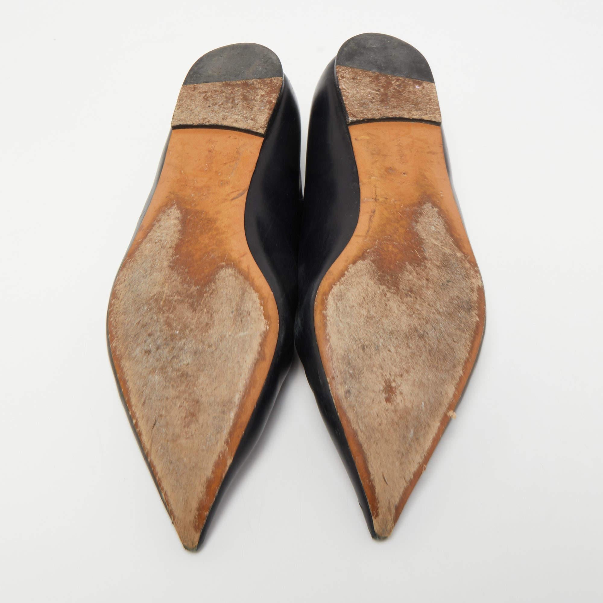 Ballerines à col en V en cuir noir Celine Taille 35.5 en vente 1