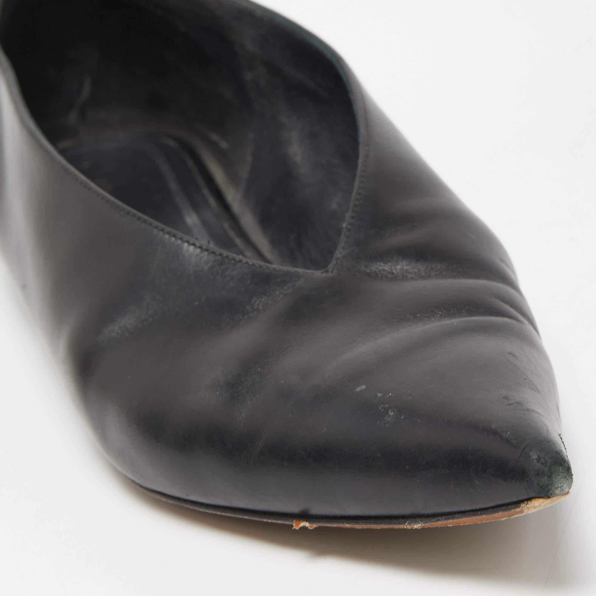 Ballerines à col en V en cuir noir Celine Taille 35.5 en vente 2