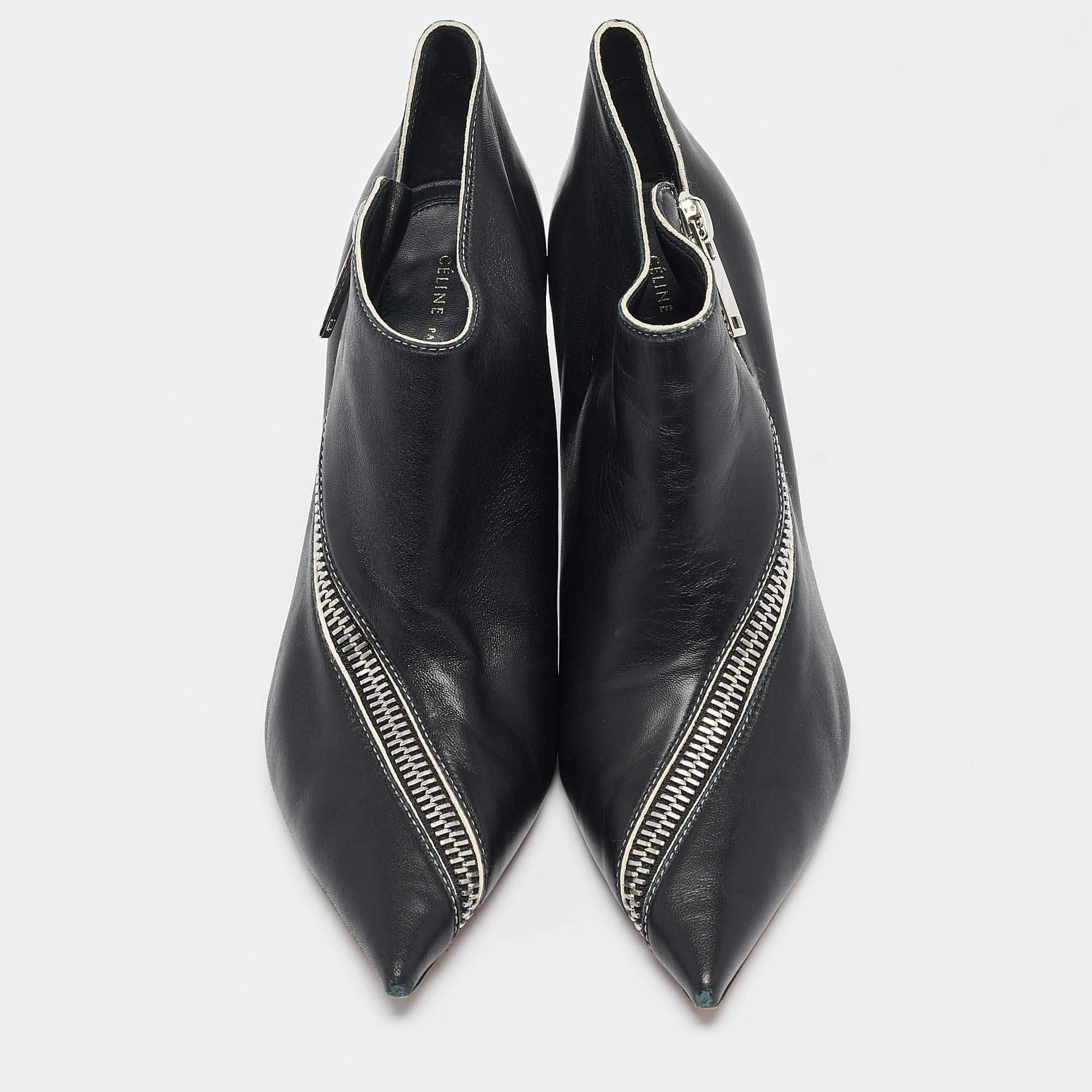 Noir Bottines à col V en cuir noir Celine Taille 39 en vente