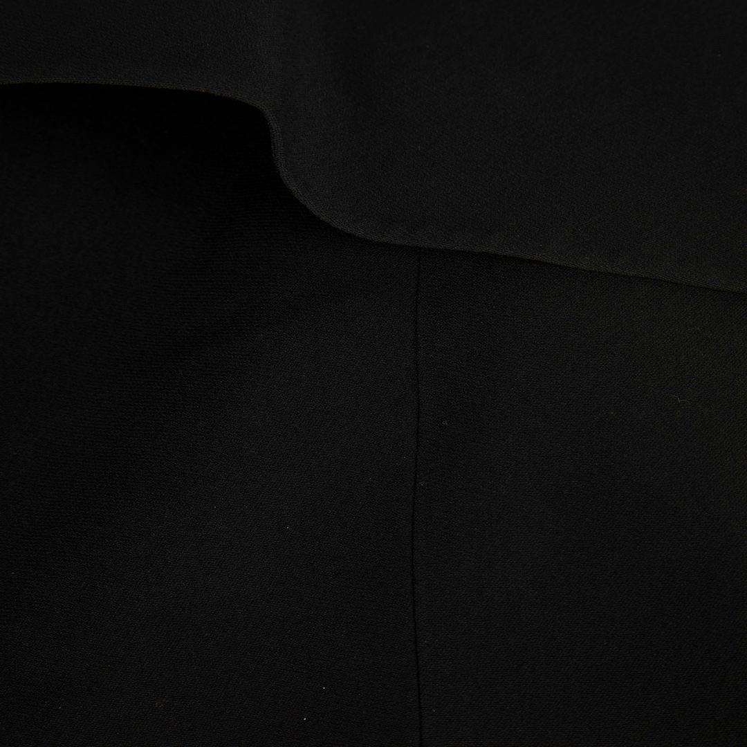 Noir Mini robe à péplum noire Céline Taille L en vente