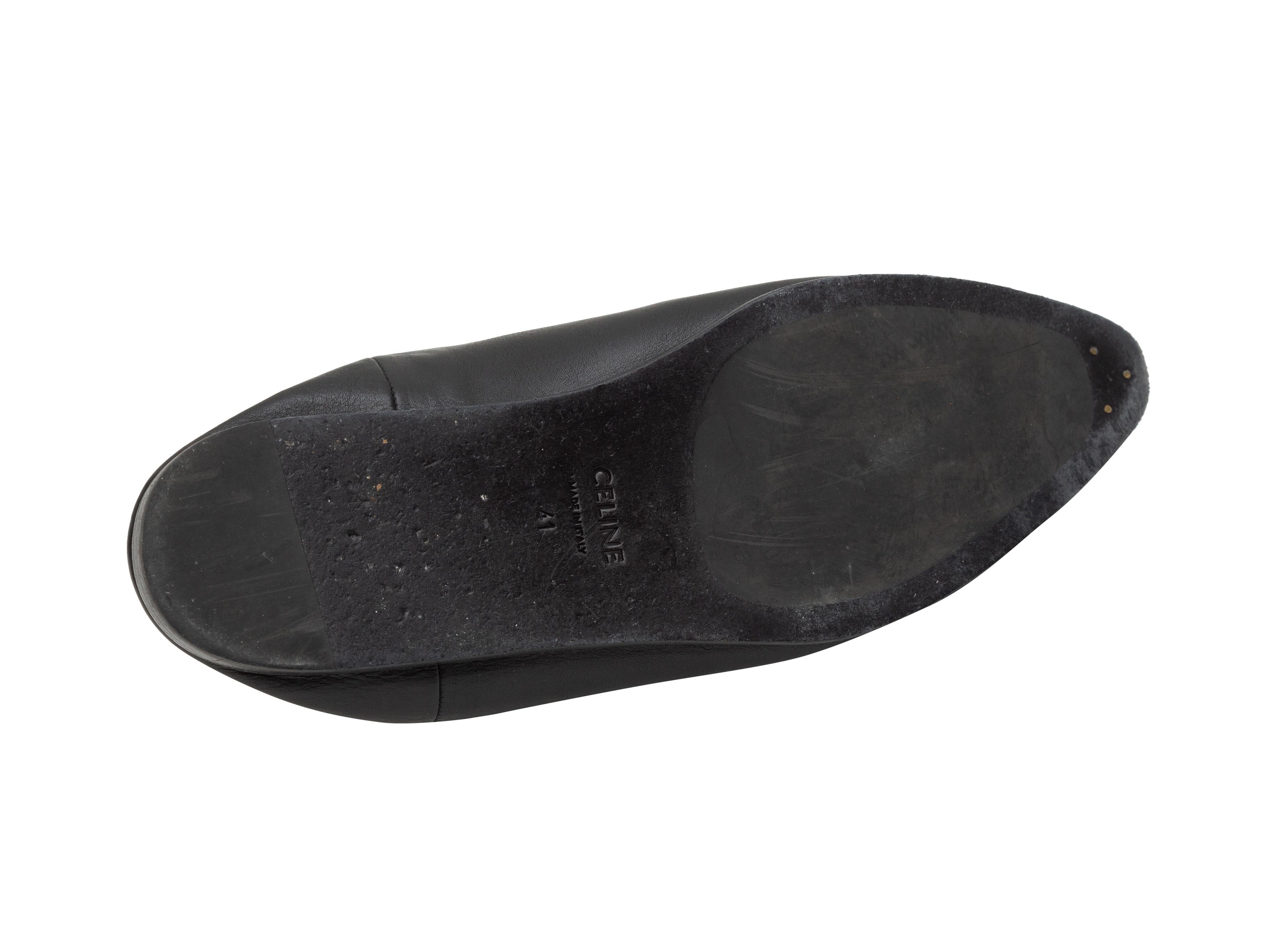 Details zum Produkt: Schwarze spitz zulaufende Lederpantoletten von Celine. 0.5
