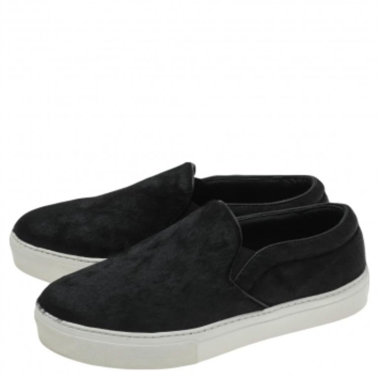 To accompany your attires with ease, Celine brings you this pair of sneakers that speak nothing but comfort. They've been crafted from pony hair in a black shade and made ready with round toes, leather insoles, and rubber soles.