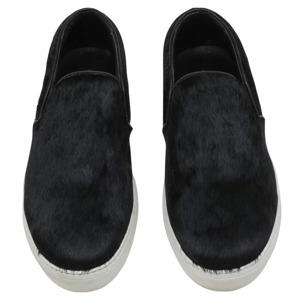 To accompany your attires with ease, Celine brings you this pair of sneakers that speak nothing but comfort. They've been crafted from pony hair in a black shade and made ready with round toes, leather insoles, and rubber soles.

